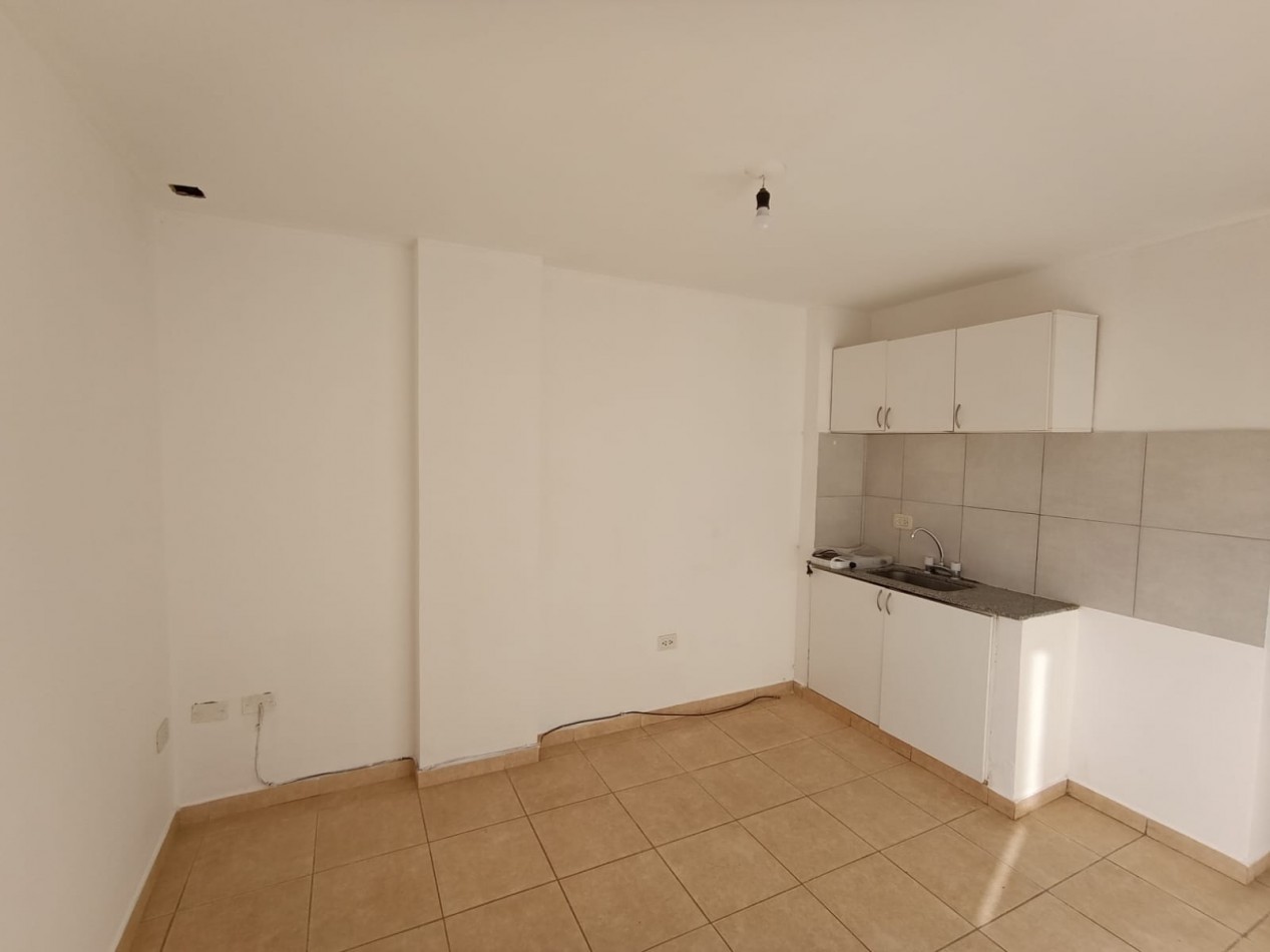 Comodo departamento 1 dormitorio en barrio Los Huaicos, ideal persona sola o pareja joven sin hijos. No mascotas