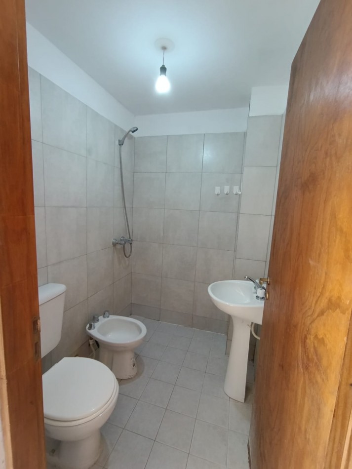 Comodo departamento 1 dormitorio en barrio Los Huaicos, ideal persona sola o pareja joven sin hijos. No mascotas