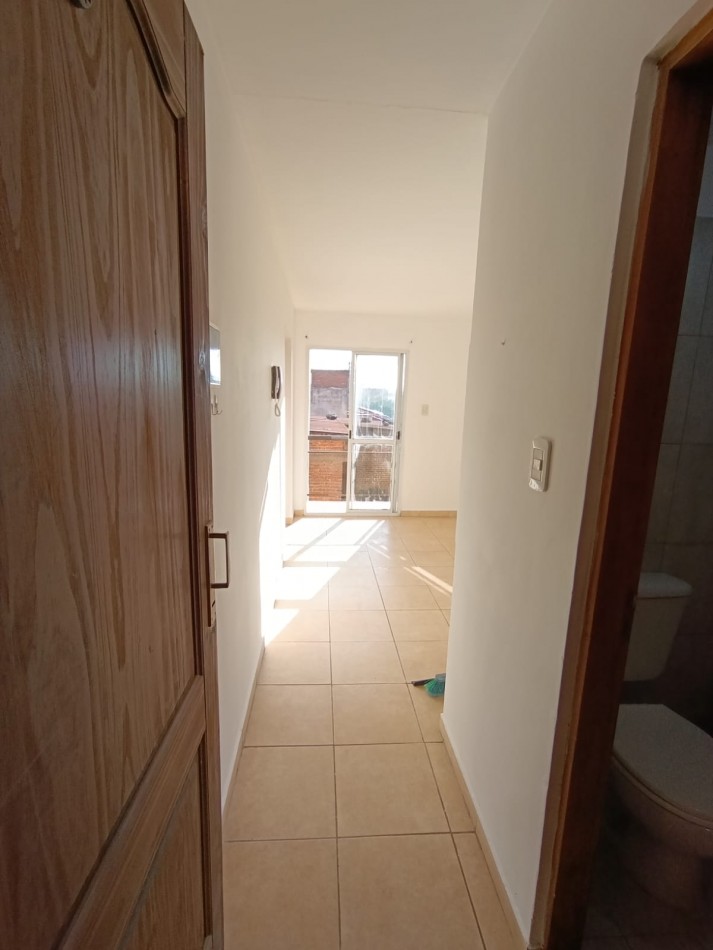 Comodo departamento 1 dormitorio en barrio Los Huaicos, ideal persona sola o pareja joven sin hijos. No mascotas